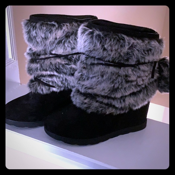 Faux fur black ankle boots - Picture 1 of 2